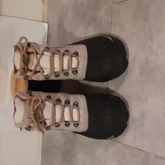 COLUMBIA  Size  6.5 - Picture 4 of 5